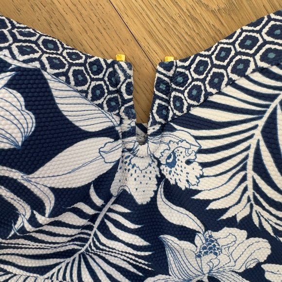 Women’s Tommy Bahama one-piece swimsuit. NWT. Size 4 - Picture 2 of 5